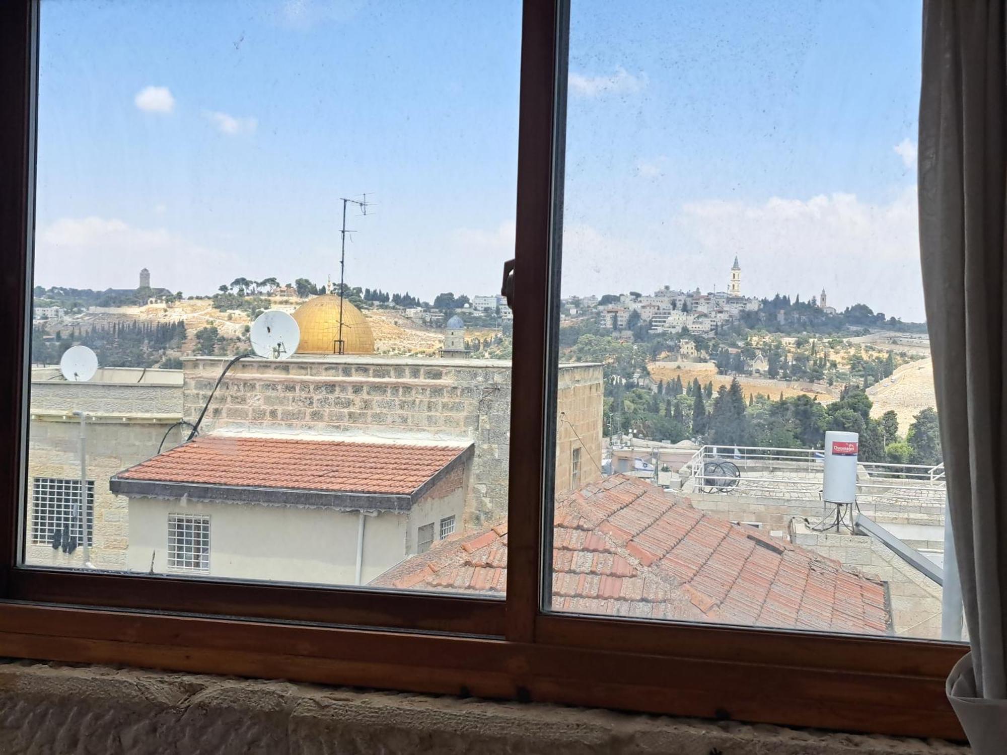 Into Jerusalem Heart المظهر الخارجي الصورة